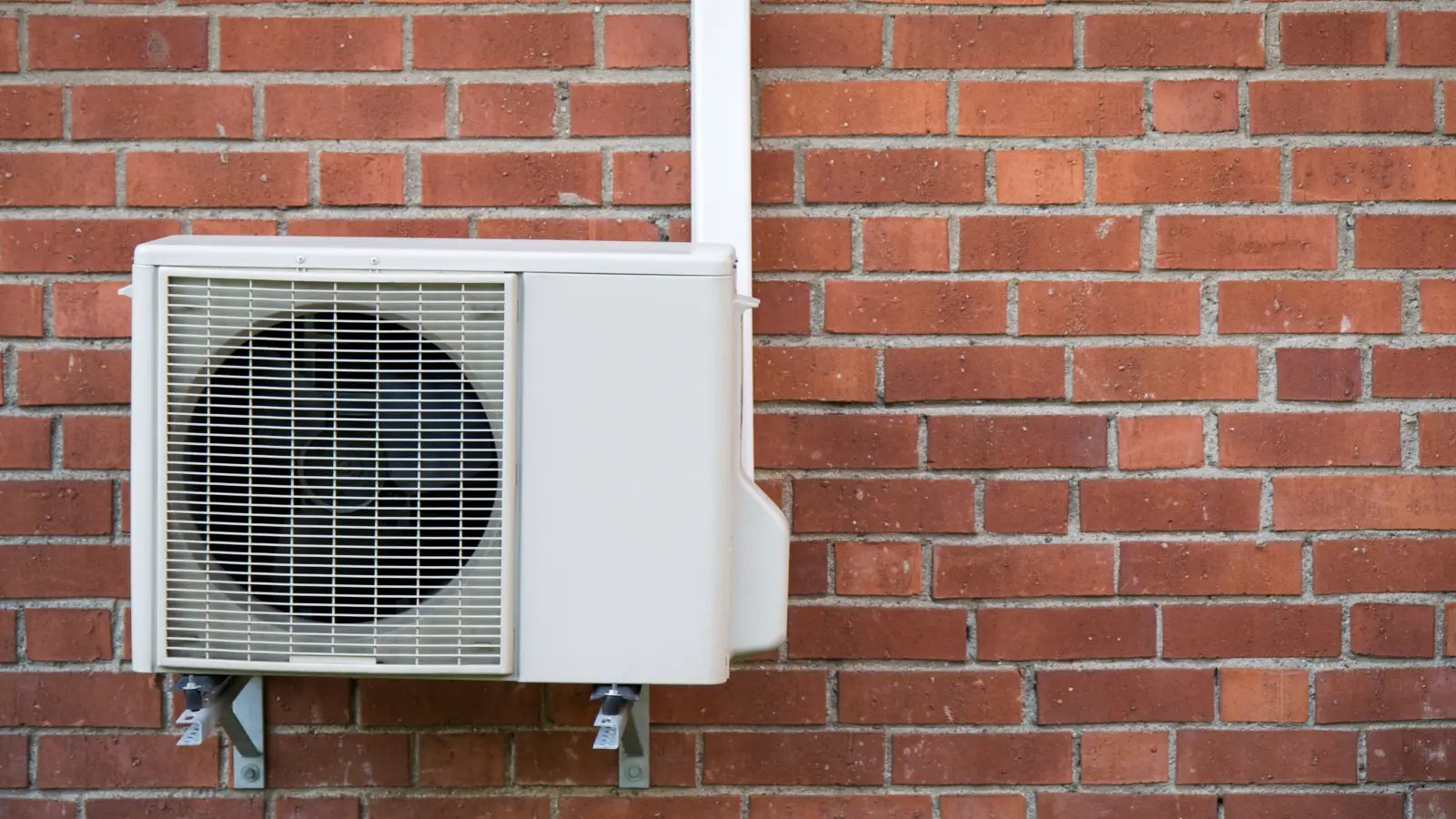 heat pump on the outside of a home